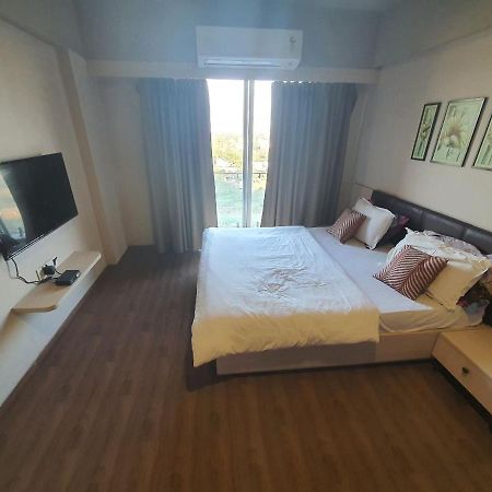 Weekend Address Managed By P.C Homes Surat Bagian luar foto