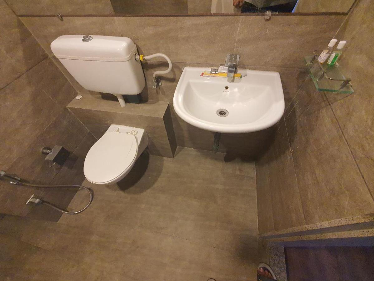Weekend Address Managed By P.C Homes Surat Bagian luar foto